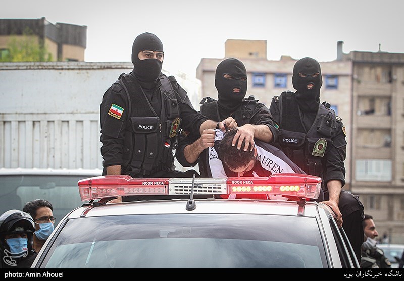 عربده‌کش مشیریه در شهر گردانده شد