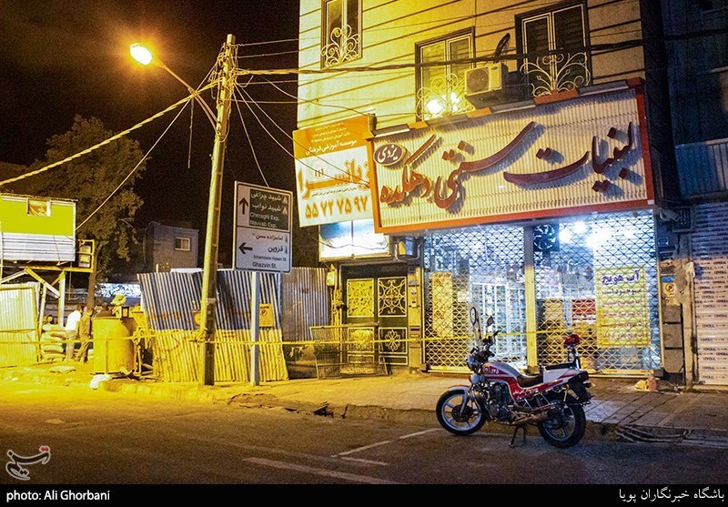 عملیات جستجو برای کشف اجساد حادثه ریزش آوار خیابان فلاح