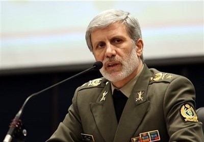القائد العام للجيش الإيراني: أمن منطقة هرمز خط أحمر