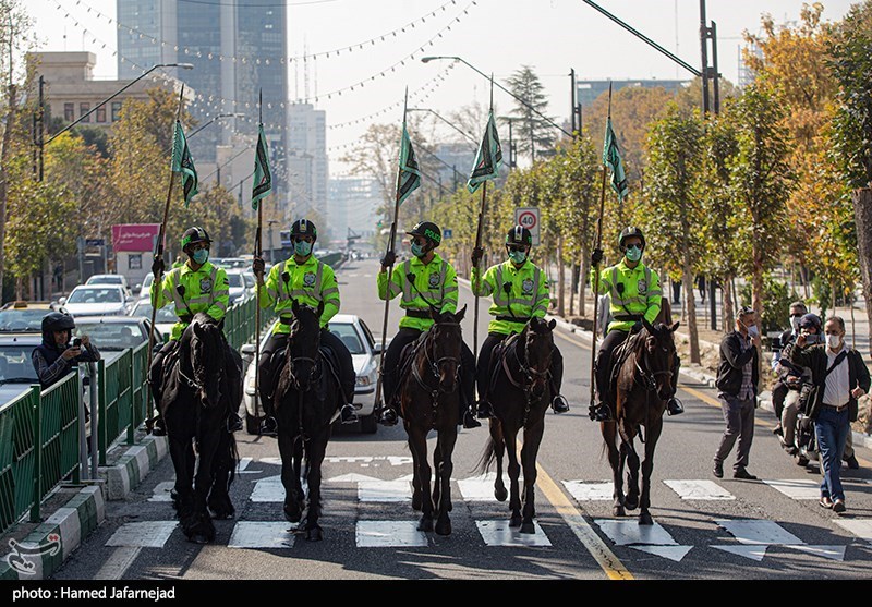 رژه "اسواران" یگان‌ویژه نیروی انتظامی در خیابان ولیعصر (عج)