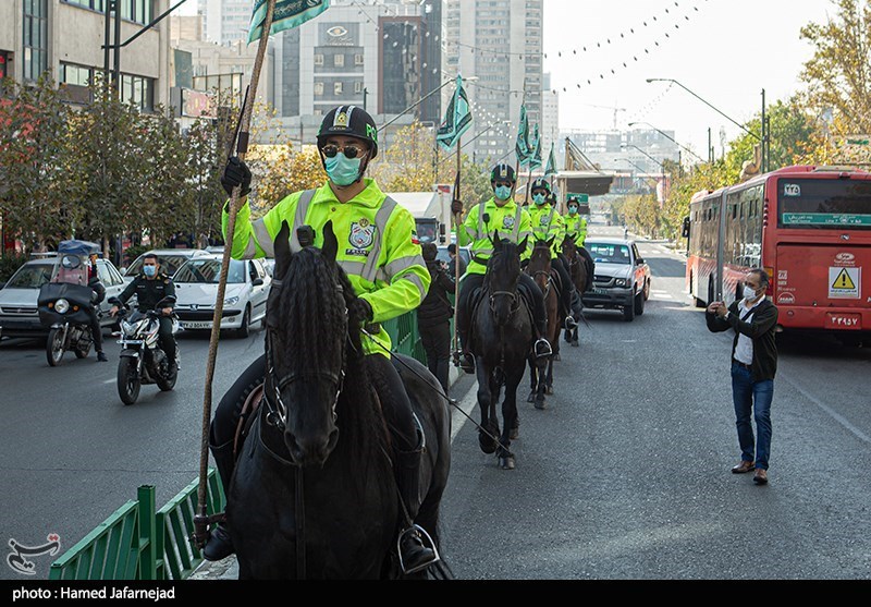 رژه "اسواران" یگان‌ویژه نیروی انتظامی در خیابان ولیعصر (عج)