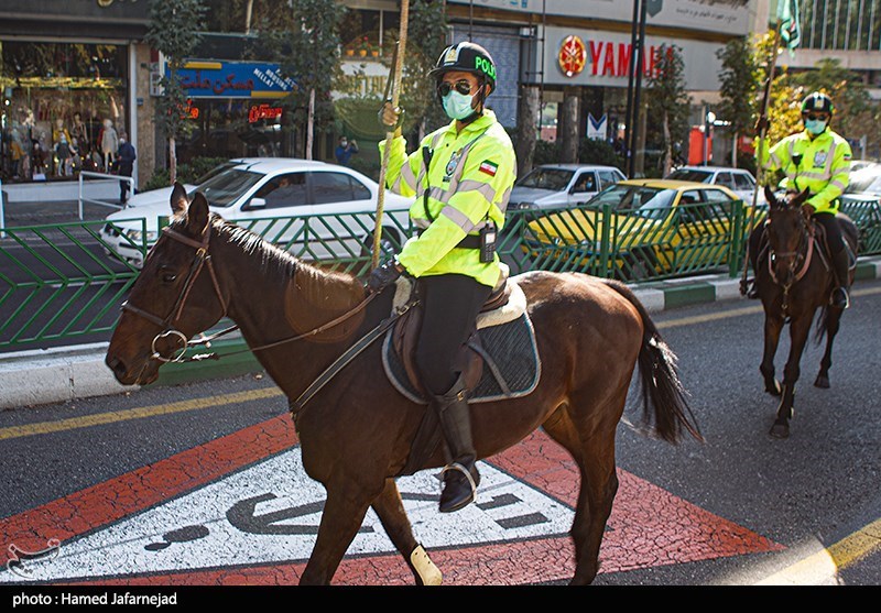 رژه "اسواران" یگان‌ویژه نیروی انتظامی در خیابان ولیعصر (عج)