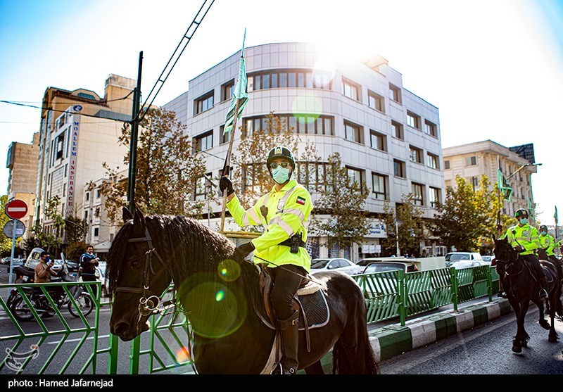 رژه "اسواران" یگان‌ویژه نیروی انتظامی در خیابان ولیعصر (عج)