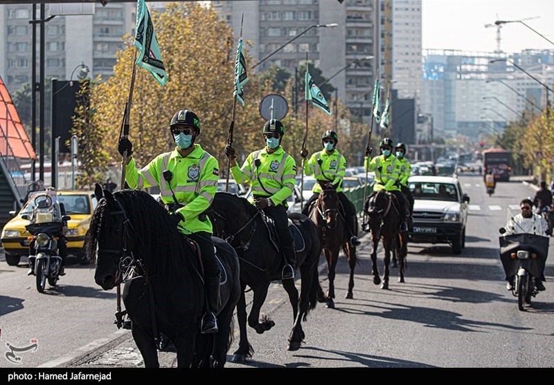رژه "اسواران" یگان‌ویژه نیروی انتظامی در خیابان ولیعصر (عج)