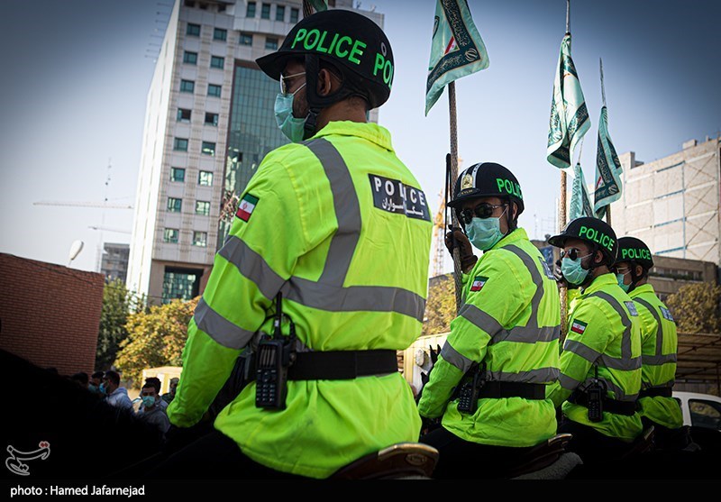 رژه "اسواران" یگان‌ویژه نیروی انتظامی در خیابان ولیعصر (عج)