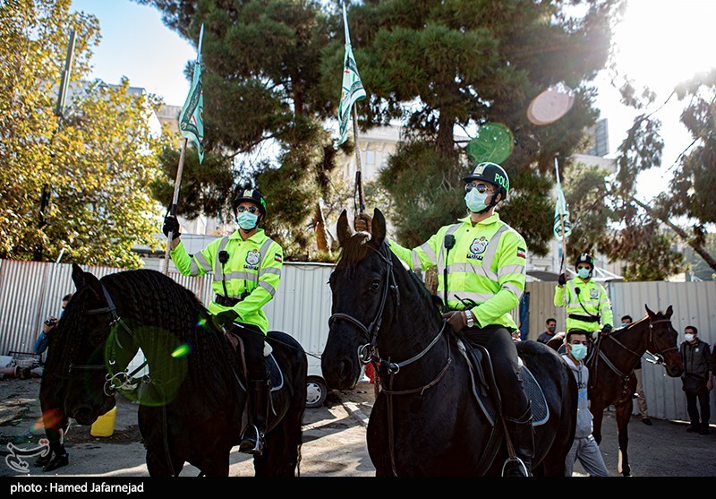 رژه "اسواران" یگان‌ویژه نیروی انتظامی در خیابان ولیعصر (عج)