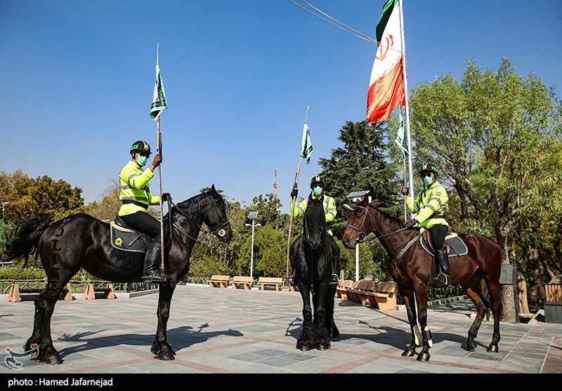 رژه "اسواران" یگان‌ویژه نیروی انتظامی در خیابان ولیعصر (عج)