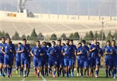 خلیل‌زاده در جمع بازیکنان استقلال: همه واریزی‌های شفر و پاختاکور انجام شد/ امیدواریم پنجره نقل‌وانتقالات باز شود