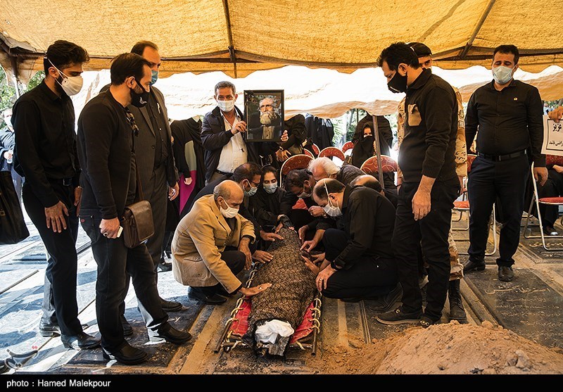 تشییع و خاکسپاری پیکر زنده‌یاد کریم اکبری مبارکه