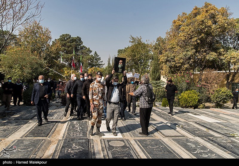 تشییع و خاکسپاری پیکر زنده‌یاد کریم اکبری مبارکه