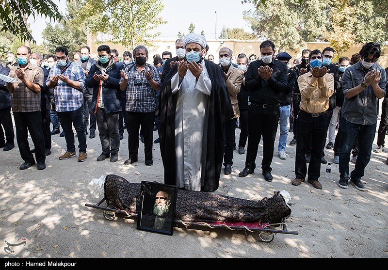 تشییع و خاکسپاری پیکر زنده‌یاد کریم اکبری مبارکه