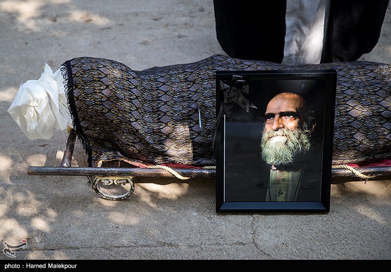 تشییع و خاکسپاری پیکر زنده‌یاد کریم اکبری مبارکه