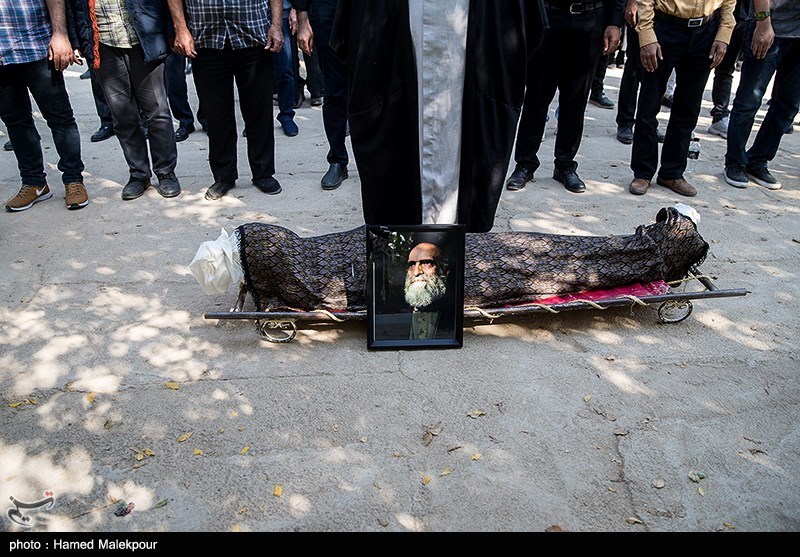 تشییع و خاکسپاری پیکر زنده‌یاد کریم اکبری مبارکه
