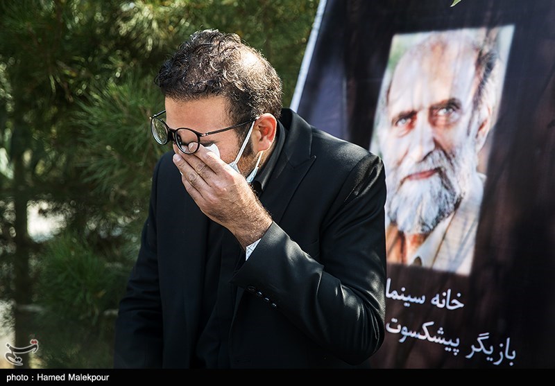 تشییع و خاکسپاری پیکر زنده‌یاد کریم اکبری مبارکه