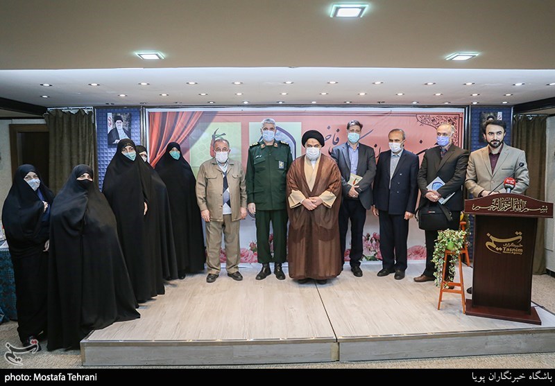 رونمایی از کتاب های سبک زندگی فاطمی و حماسه فاطمی