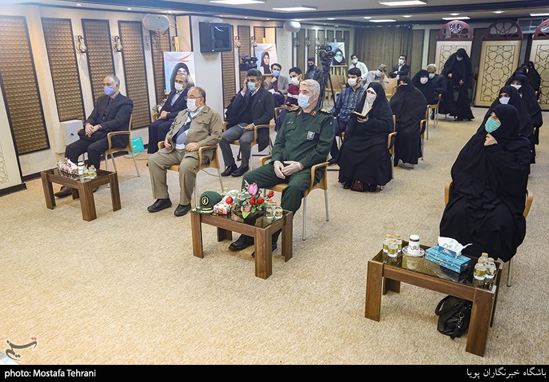 رونمایی از کتاب های سبک زندگی فاطمی و حماسه فاطمی