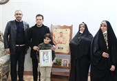 برآورده شدن سه آرزوی فرزند شهید مدافع حرم توسط میراسماعیلی + عکس