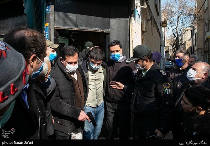 بازسازی صحنه سرقت‌ مسلحانه از طلافروشی‌