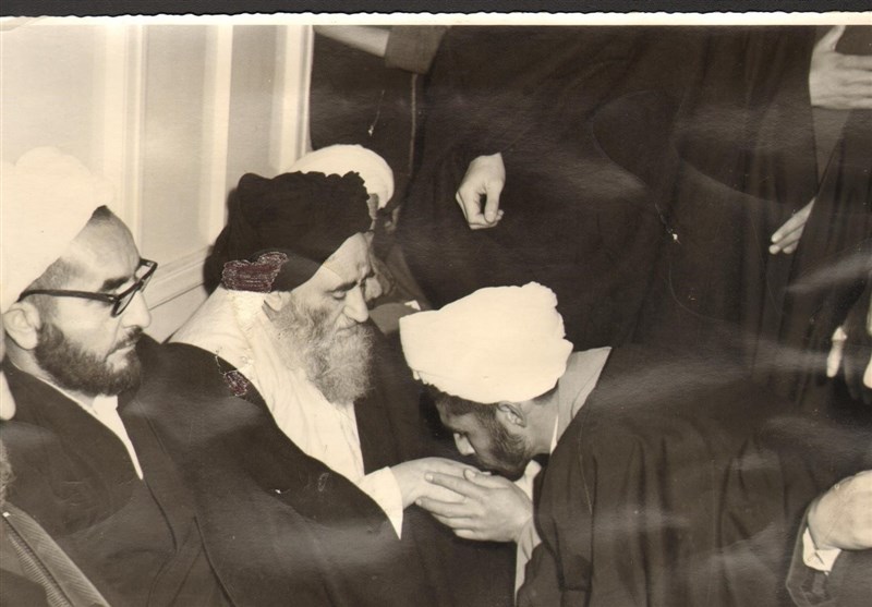 ادبیات انقلاب , امام خمینی , کتاب , انتشارات سوره مهر , 