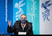 امیرمهدی ژوله نویسنده در نشست خبری فیلم شیشلیک - سی و نهمین جشنواره فیلم فجر