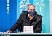 امیرمهدی ژوله نویسنده در نشست خبری فیلم شیشلیک - سی و نهمین جشنواره فیلم فجر