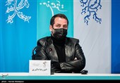 امیررضا دلاوری بازیگر در نشست خبری فیلم تک تیرانداز - سی و نهمین جشنواره فیلم فجر