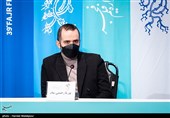 پوریا رحیمی سام بازیگر در نشست خبری فیلم زاوالا - سی و نهمین جشنواره فیلم فجر