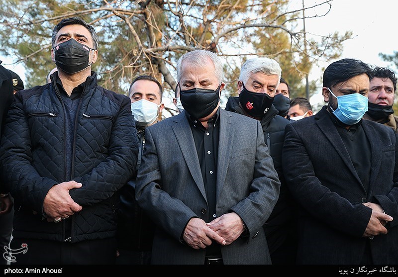 علی پروین در تشییع پیکر مرحوم علی انصاریان