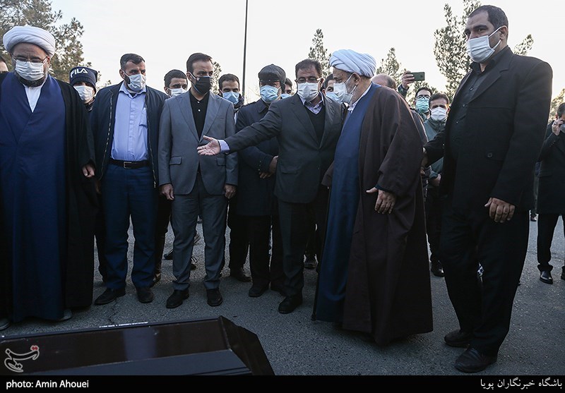 حجت الاسلام شیخ حسین انصاریان در تشییع پیکر مرحوم علی انصاریان