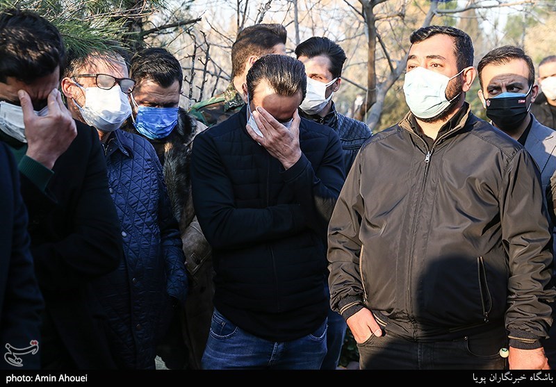 علی کریمی در تشییع پیکر مرحوم علی انصاریان