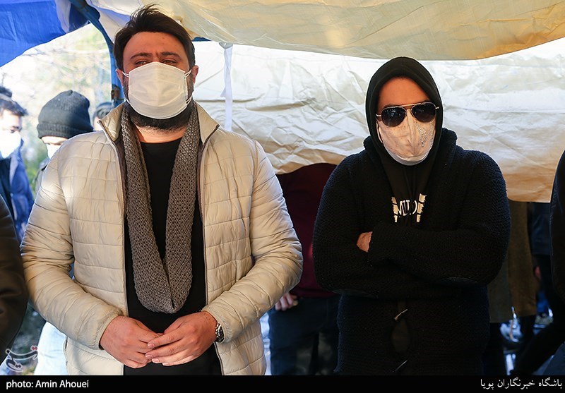 محمد علیزاده خواننده در تشییع پیکر مرحوم علی انصاریان