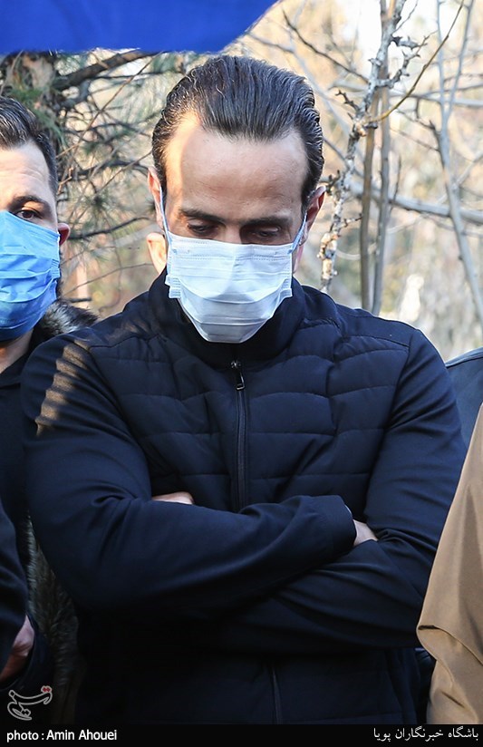 علی کریمی در تشییع پیکر مرحوم علی انصاریان