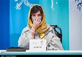 سارا بهرامی بازیگر در نشست خبری فیلم روشن - سی و نهمین جشنواره فیلم فجر 