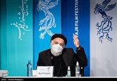 حمیدرضا آذرنگ کارگردان در نشست خبری فیلم روزی روزگاری آبادان - سی و نهمین جشنواره فیلم فجر
