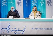 سارا بهرامی بازیگر و میثم مولایی تدوینگر در نشست خبری فیلم روشن - سی و نهمین جشنواره فیلم فجر