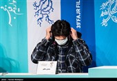 مهدی مطهر مجری طرح در نشست خبری فیلم منصور - سی و نهمین جشنواره فیلم فجر