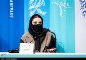 لیندا کیانی بازیگر در نشست خبری فیلم منصور - سی و نهمین جشنواره فیلم فجر