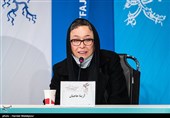 آزیتا حاجیان بازیگر در نشست خبری فیلم خط فرضی - سی و نهمین جشنواره فیلم فجر