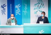 سیدمحمدمهدی طباطبایی‌نژاد دبیر و مسعود نجفی مدیر روابط عمومی جشنواره در نشست اعلام اسامی نامزدهای سی و نهمین جشنواره فیلم فجر