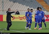 دیدار تیم های فوتبال استقلال و فولاد خوزستان