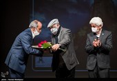 تجلیل از داریوش ارجمند در مراسم تجلیل از 5 هنرمند پیشکسوت