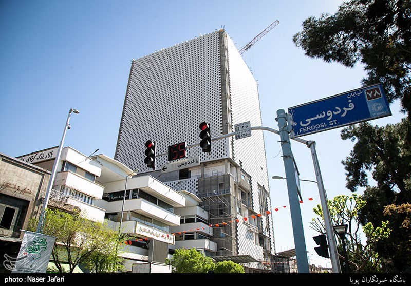 پلاسکو , بنیاد مستضعفان , 