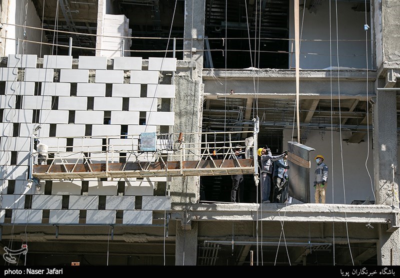 پلاسکو , بنیاد مستضعفان , 