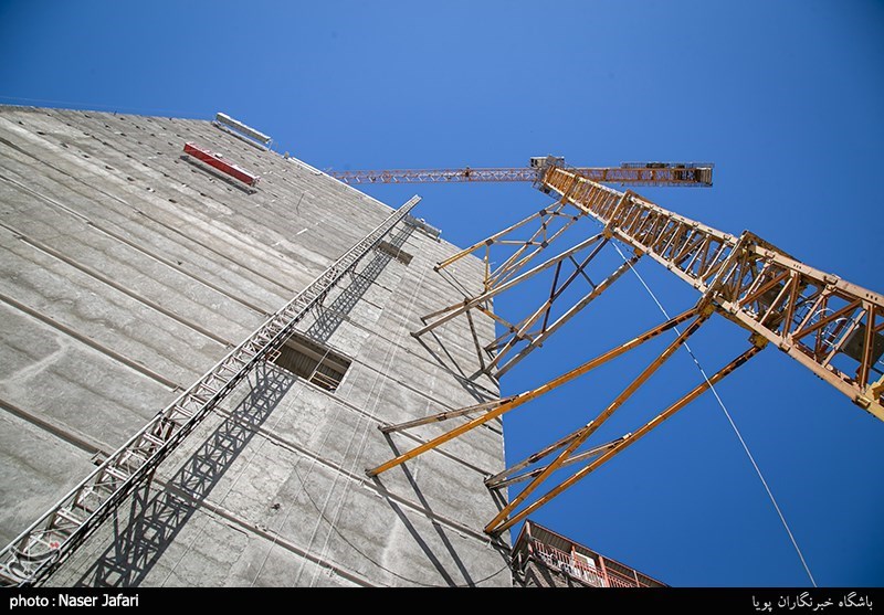 پلاسکو , بنیاد مستضعفان , 