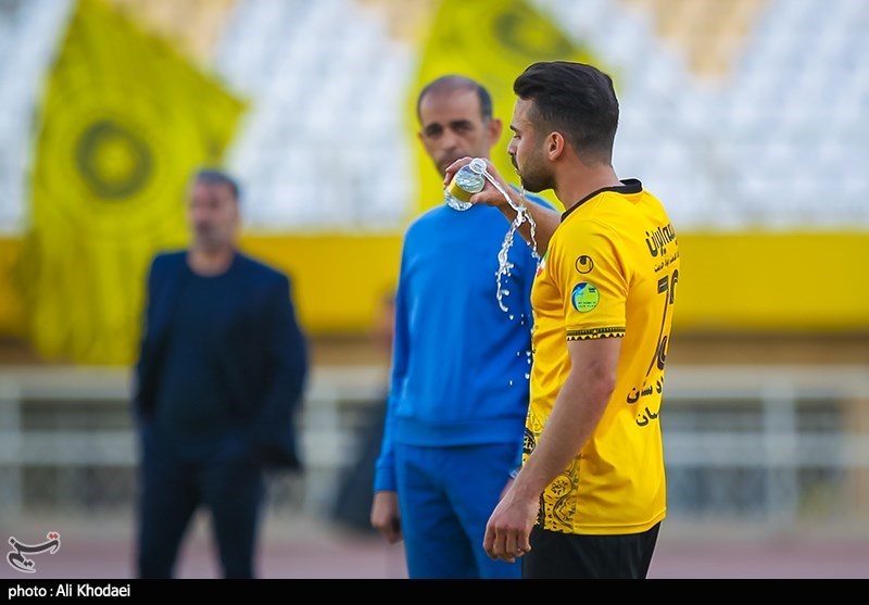 دیدار تیم های سپاهان و نفت مسجد سلیمان