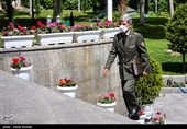  امیر سرتیپ حاتمی وزیر دفاع در حاشیه جلسه هیئت دولت 