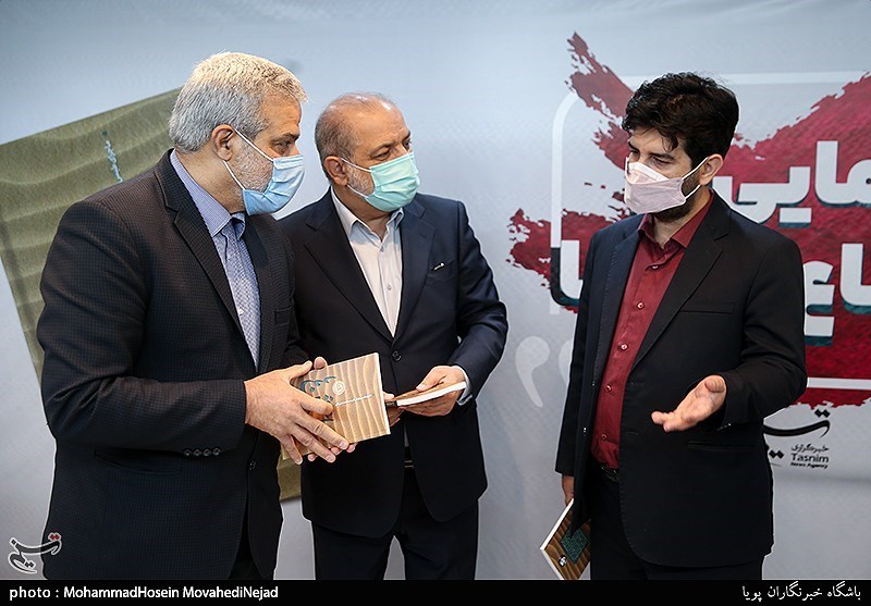 سردار حق طلب رئیس بنیاد حفظ آثار و نشر ارزش‌های دفاع مقدس ، مجید قلی زاده مدیرعامل خبرگزاری تسنیم وکیوان امجدیان نویسنده کتاب سماع شن ها