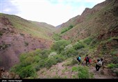 مسیر منتهی به آبشار از میان روستای زیبای کوله خانه گذشته و با عبور از میان صخره ها به آبشار می رسد. راه دسترسی به آبشار خاکی بوده و​ کمی صعب العبور است.