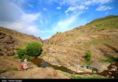 مسیر منتهی به آبشار از میان روستای زیبای کوله خانه گذشته و با عبور از میان صخره ها به آبشار می رسد. راه دسترسی به آبشار خاکی بوده و​ کمی صعب العبور است.