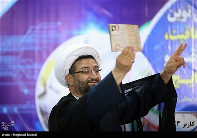 روحانی سیاسی فعال در فوتبال: دروغ است، اسلحه نداشتم